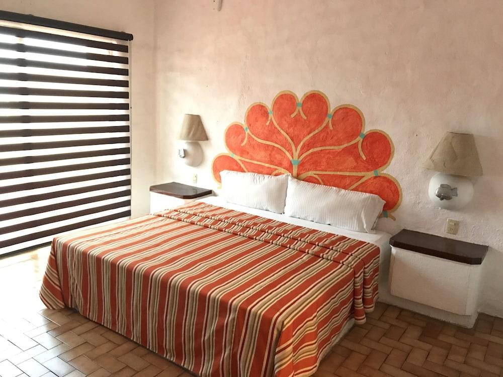 Hotel Plaza Tucanes Manzanillo Exterior photo